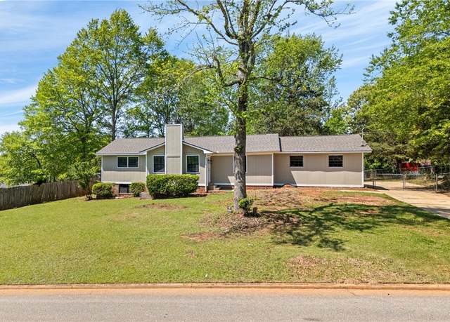 Property at 1602 Merle Cir, Opelika, AL 36801, 3 beds, 2 baths