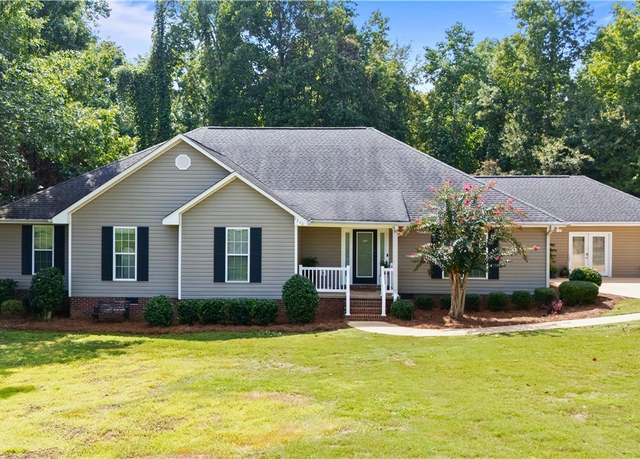Property at 2202 Calcutta Dr, Opelika, AL 36801, 4 beds, 2.5 baths