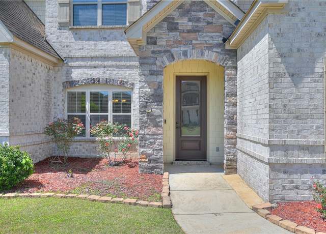 Property at 821 Whittington St, Auburn, AL 36832, 6 beds, 3.5 baths