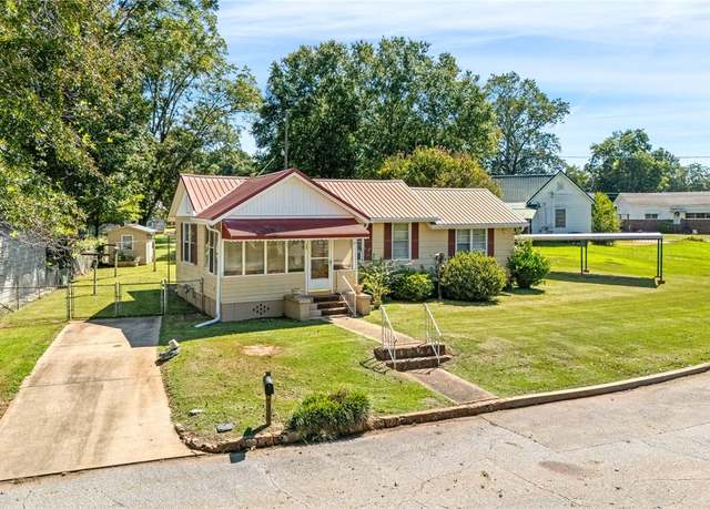 Property at 107 Maple St, Valley, AL 36854, 2 beds, 1 bath