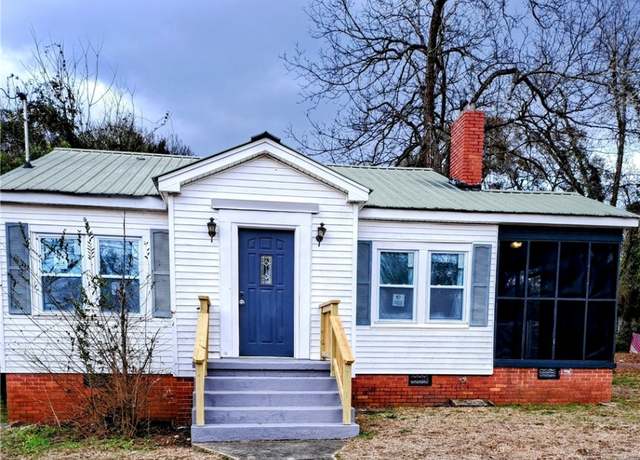 Property at 902 Della Sullins St, Tuskegee, AL 36083, 2 beds, 1 bath