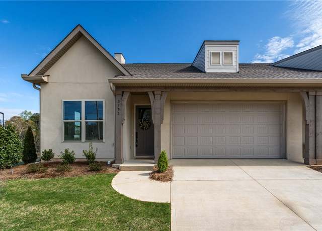 Property at 3118 Crestmont Ct, Opelika, AL 36801, 3 beds, 2 baths