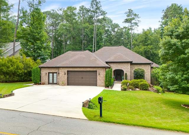 Property at 825 Stillwaters Dr, Dadeville, AL 36853, 3 beds, 2 baths