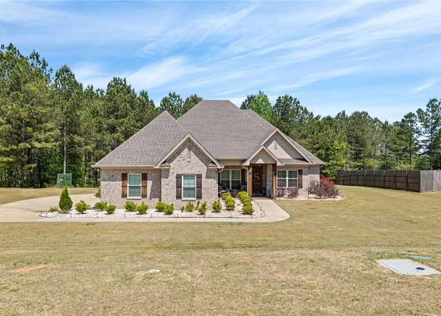 Property at 1920 Andrews Rd, Opelika, AL 36801, 4 beds, 3 baths