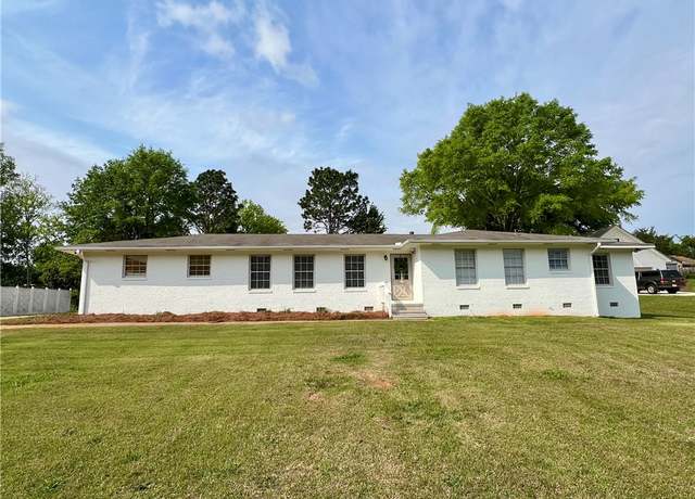 Property at 1806 Oak Bowery Rd, Opelika, AL 36801, 4 beds, 2 baths