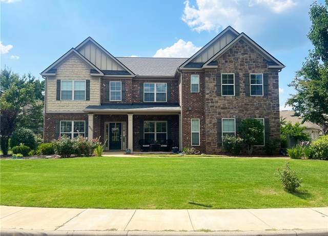 Property at 4000 Academy Dr, Opelika, AL 36804, 5 beds, 4 baths