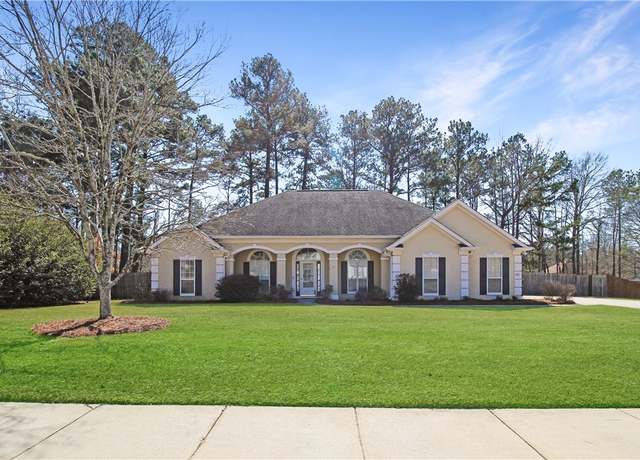Property at 361 Saint James Dr, Auburn, AL 36830, 4 beds, 3 baths