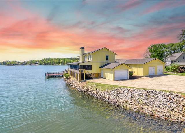 Property at 355 N Holiday Dv N #355, Dadeville, AL 36853, 7 beds, 5.5 baths