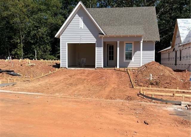 Property at 1091 Woodland Ln, Opelika, AL 36801, 3 beds, 2 baths