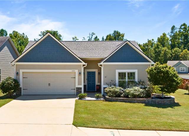 Property at 2301 Cobblestone Dr, Opelika, AL 36804, 3 beds, 2 baths