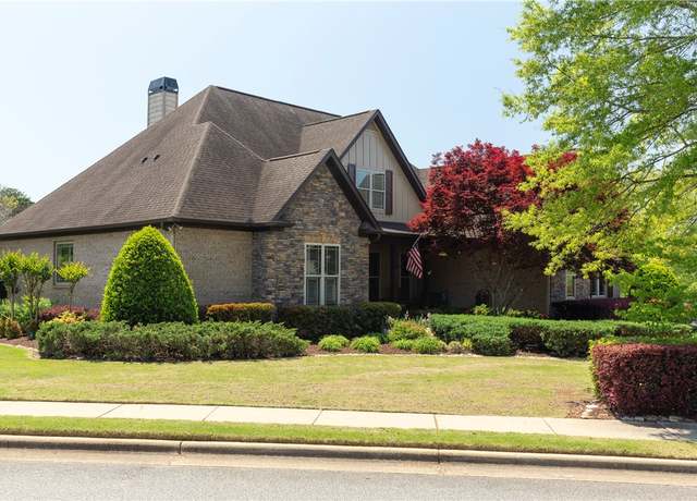 Property at 2296 Columbia Dr, Auburn, AL 36830, 5 beds, 4 baths