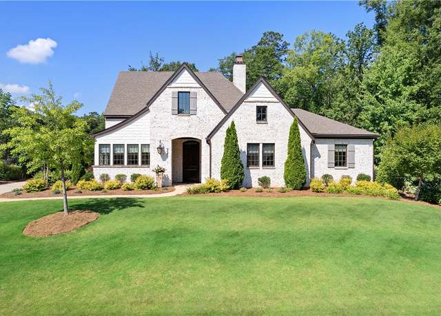 Property at 725 Petrie Rd, Auburn, AL 36830, 5 beds, 3.5 baths