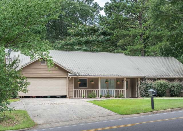 Property at 1377 E University Dr, Auburn, AL 36830, 3 beds, 2.5 baths