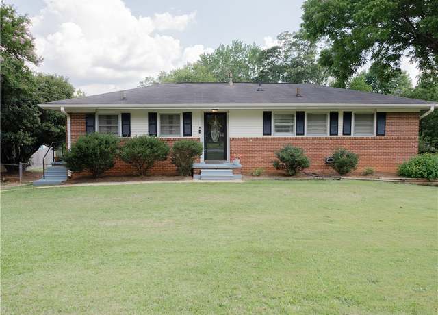 Property at 305 Highland Ave, Opelika, AL 36801, 3 beds, 3 baths