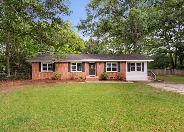 Property at 583 E University Dr, Auburn, AL 36830, 3 beds, 2 baths