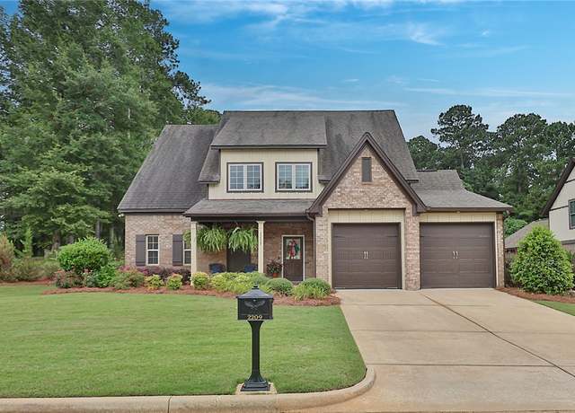 Property at 2209 N Donahue Dr, Auburn, AL 36830, 4 beds, 3.5 baths