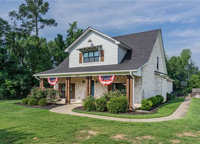 Property at 2705 Sterling Dr, Phenix City, AL 36867, 5 beds, 3.5 baths