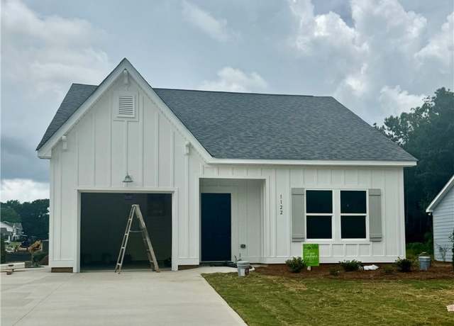 Property at 1122 Swift St, Auburn, AL 36801, 3 beds, 2 baths