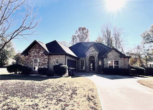 Property at 1807 Parsons Cir, Auburn, AL 36830, 4 beds, 3 baths