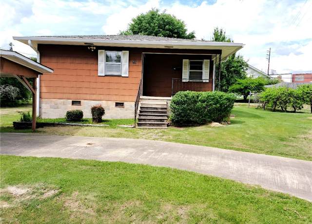 Property at 735 Willow St, Alexander City, AL 35010, 3 beds, 1.5 baths