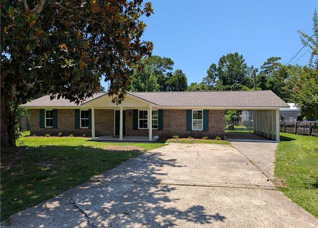 Property at 293 Veterans Dr, Smiths Station, AL 36877, 3 beds, 2 baths