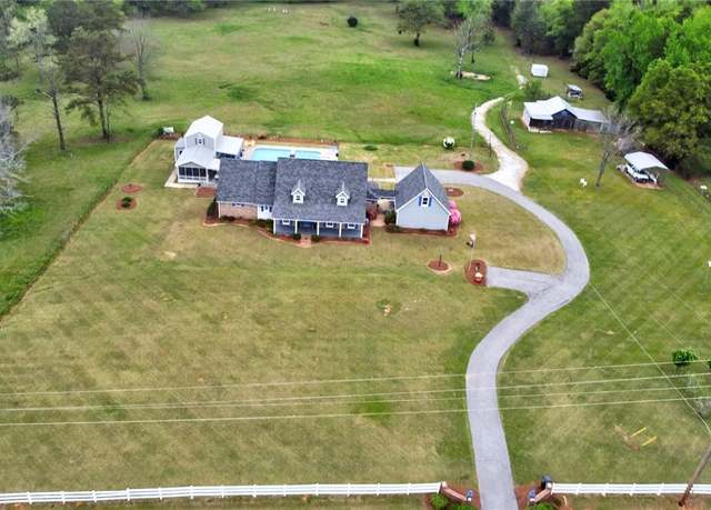 Property at 2500 Ridge Rd, Opelika, AL 36801, 4 beds, 3.5 baths