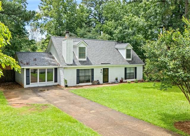Property at 1606 Belle Cir, Opelika, AL 36801, 4 beds, 2 baths