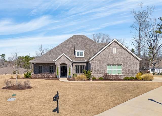 Property at 806 Lily Ct, Opelika, AL 36801, 5 beds, 4 baths