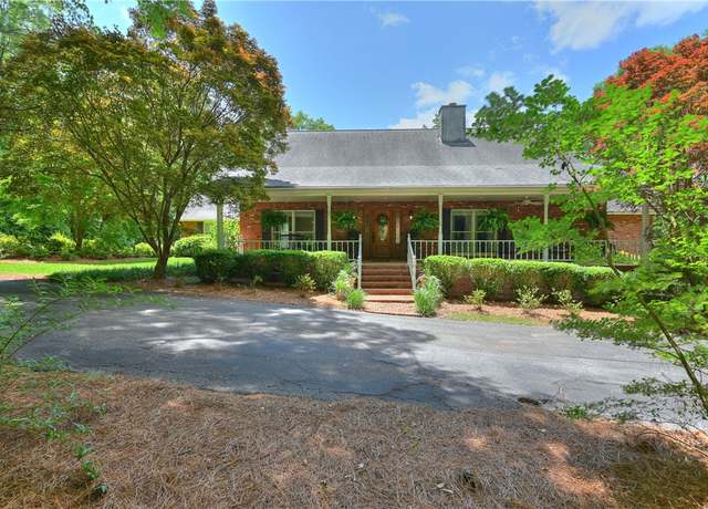 Property at 1765 Creekwood Trl, Auburn, AL 36830, 5 beds, 3.5 baths