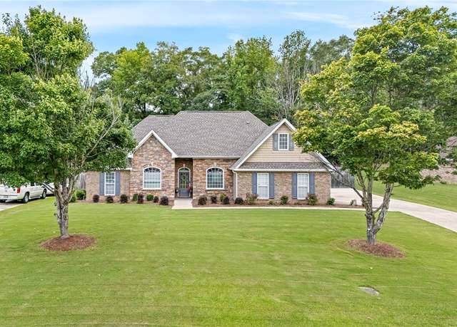 Property at 123 Coachmans Dr, Auburn, AL 36832, 4 beds, 3.5 baths