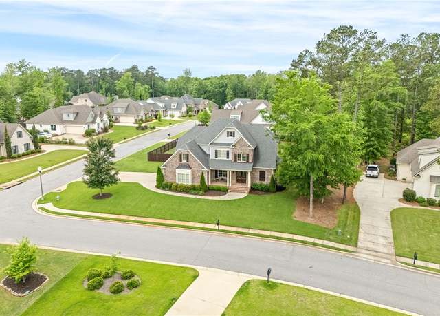 Property at 523 Merimont Blvd, Auburn, AL 36830, 5 beds, 3 baths