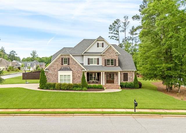Property at 523 Merimont Blvd, Auburn, AL 36830, 5 beds, 3 baths