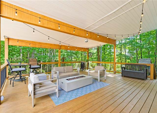 Property at 1540 Reynolds Dr, Auburn, AL 36830, 5 beds, 3 baths