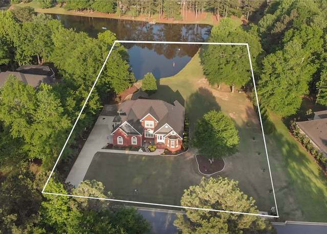 Property at 540 Merimont Blvd, Auburn, AL 36830, 4 beds, 3 baths
