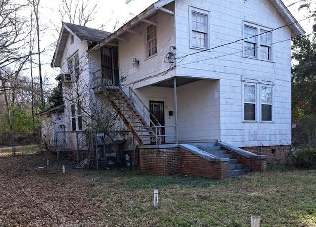 Property at 1211 Washington Ave, Tuskegee, AL 36083, 6 beds, 3.5 baths