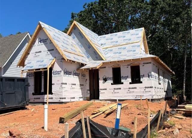 Property at 1085 Woodland Ln, Opelika, AL 36801, 3 beds, 2 baths
