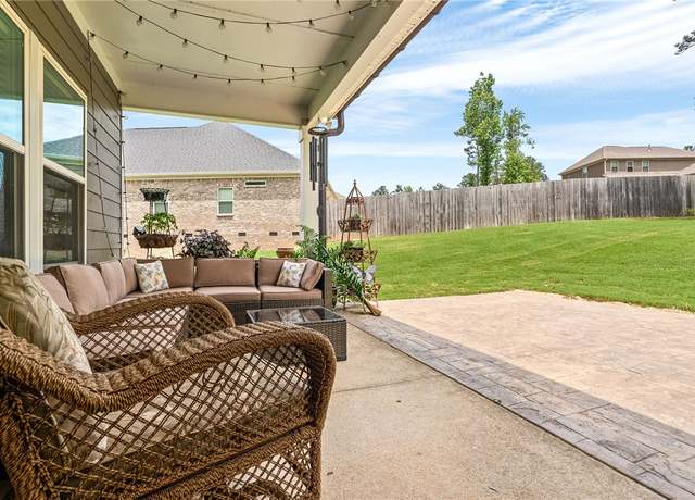 Property at 1207 Cedar Creek Dr, Opelika, AL 36801, 4 beds, 4 baths