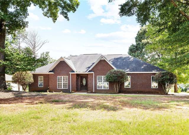 Property at 845 Morris Ave, Opelika, AL 36801, 3 beds, 2 baths