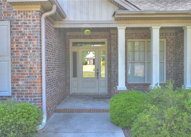 Property at 1410 Finchley Ct, Opelika, AL 36801, 3 beds, 2 baths