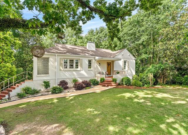 Property at 300 Chewacla Dr, Auburn, AL 36830, 3 beds, 2.5 baths