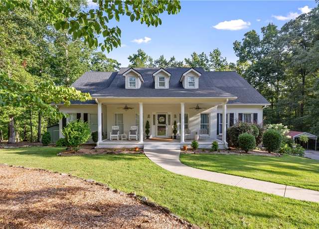 Property at 255 Hedgerow Cir, Auburn, AL 36830, 5 beds, 3.5 baths