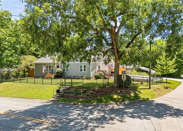 Property at 502 E Thach Ave, Auburn, AL 36830, 4 beds, 3 baths