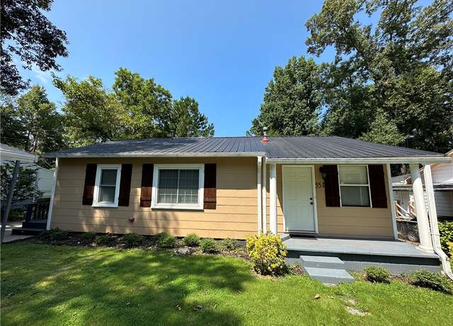 Property at 551 Lincoln St, Auburn, AL 36830, 3 beds, 2 baths