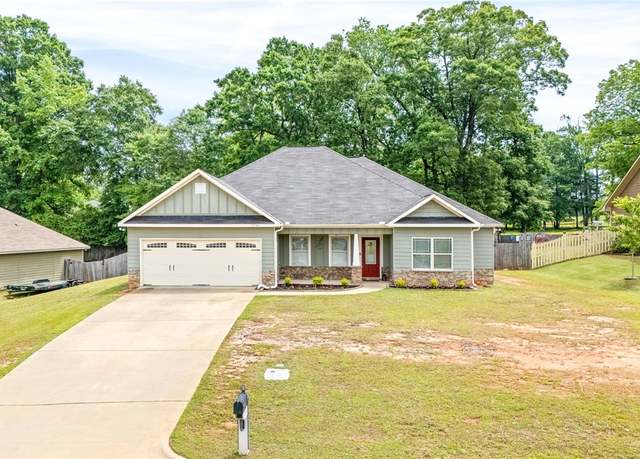 Property at 2711 East Pointe Way, Opelika, AL 36804, 4 beds, 2 baths