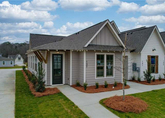 Property at 41 Summer St, Opelika, AL 36801, 2 beds, 2 baths
