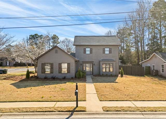 Property at 859 Dekalb St, Auburn, AL 36830, 3 beds, 2 baths