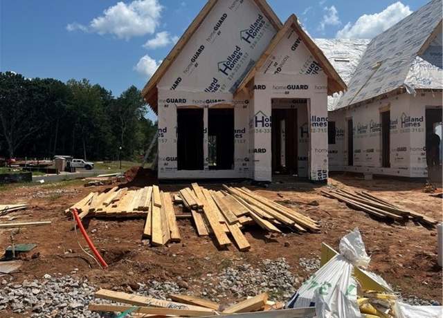 Property at 1063 Forest Ln, Opelika, AL 36801, 2 beds, 2 baths