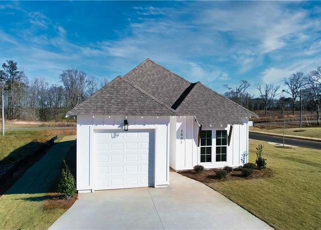 Property at 2 Crossing Ct W, Valley, AL 36854, 3 beds, 2 baths