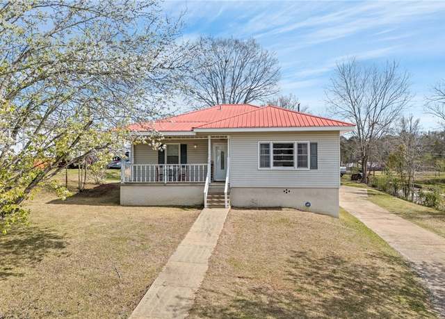 Property at 306 E Sears St, Valley, AL 36854, 3 beds, 2 baths