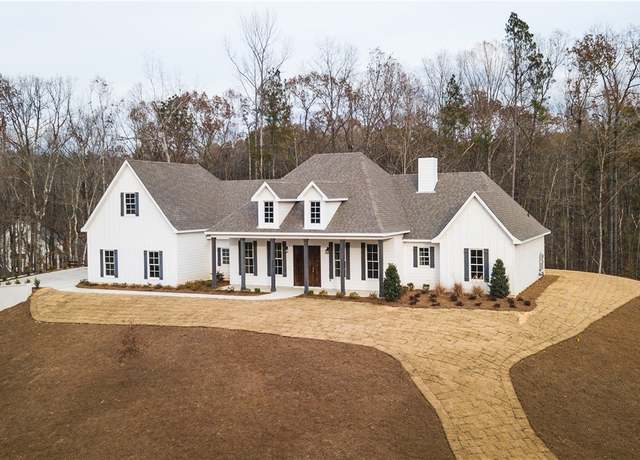 Property at 4014 Blackberry Ln, Auburn, AL 36830, 7 beds, 6.5 baths